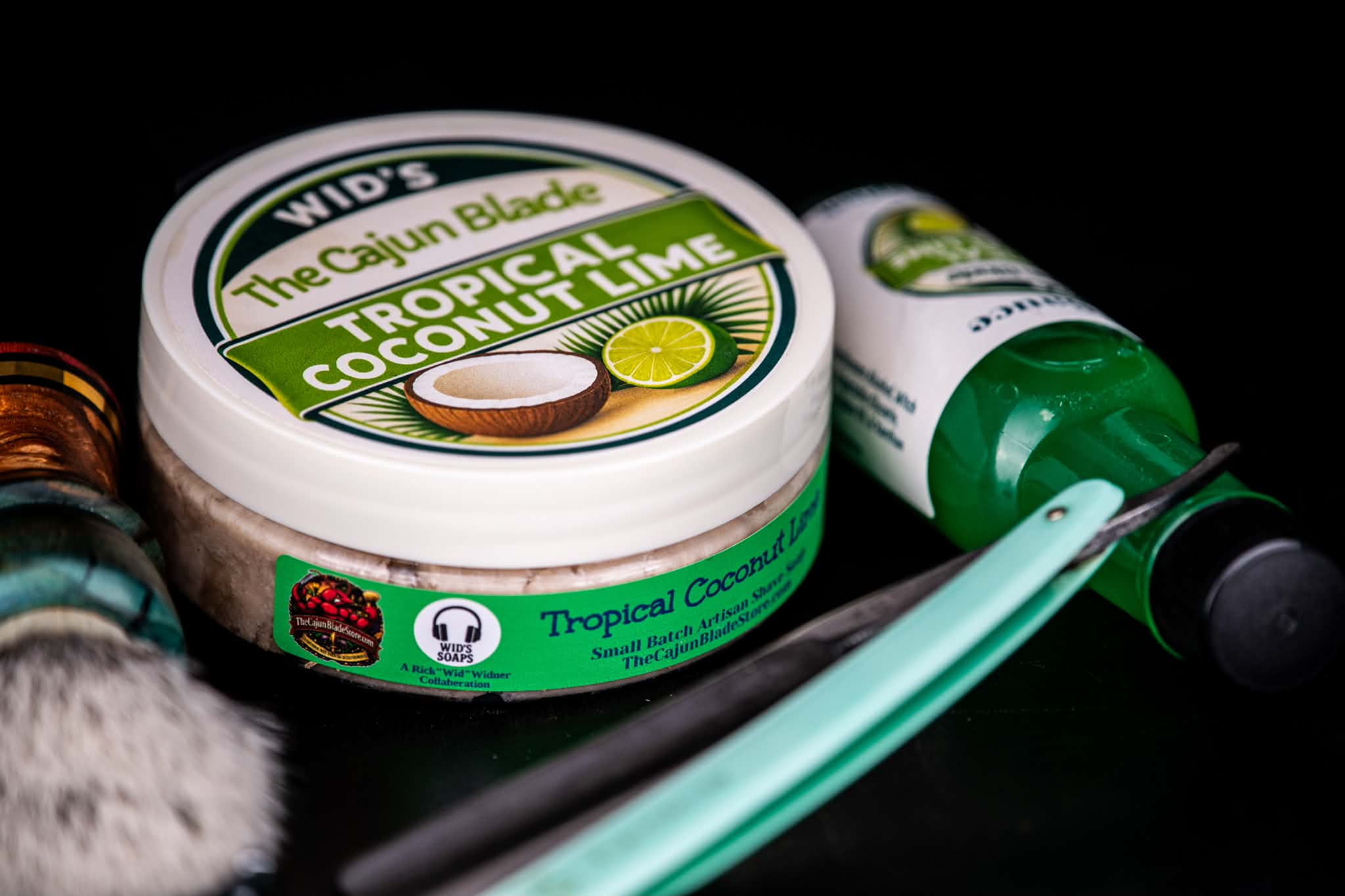 Wid's Tropical Coconut Lime = 2oz Gentleman's tub
