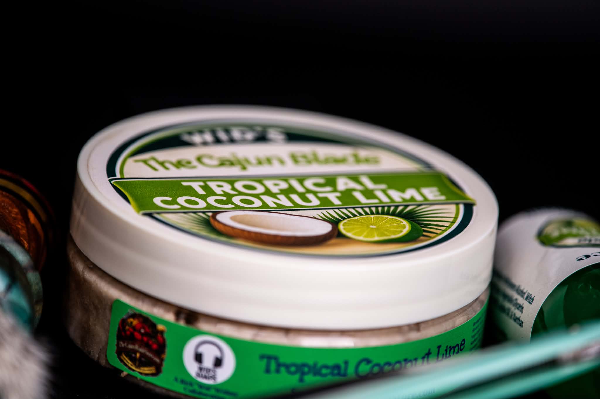 Wid's Tropical Coconut Lime = 2oz Gentleman's tub