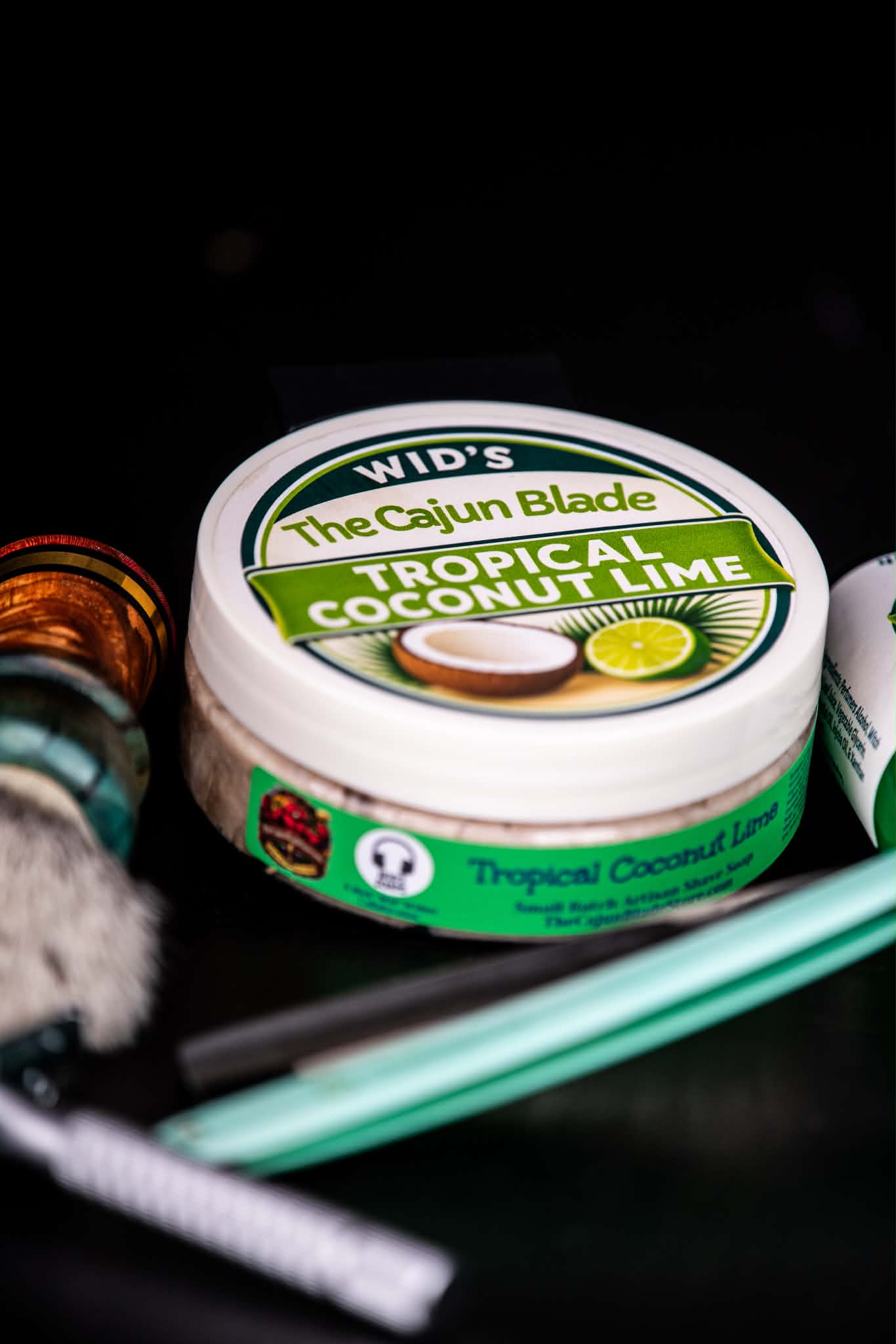 Wid's Tropical Coconut Lime = 2oz Gentleman's tub