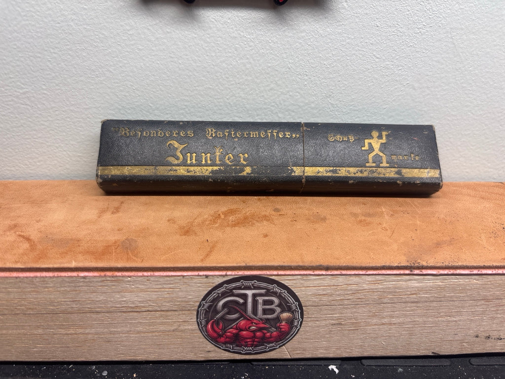 Junter No. 888 Straight Razor with Junter Box